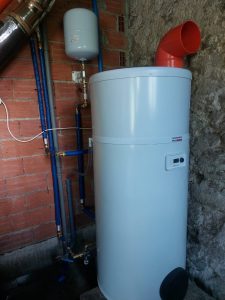 Sostituzione caldaia a basamento con murale Vaillant e scaldacqua a pompa di calore Hermann Saunier Duval